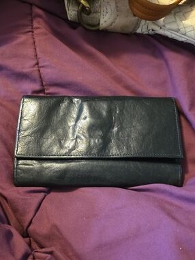 VINTAGE WOMEN'S BLACK LEATHER FOLD-OVER WALLET CLUTCH